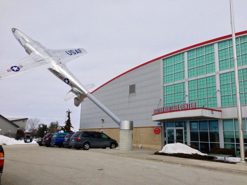 Parking under a USAF jet is only part of the fun -- there is a "sound effects" button on the mounting post that will really add to the experience!